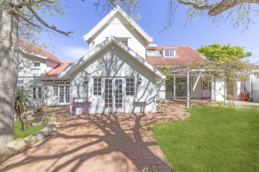 To Let 4 Bedroom Property for Rent in Kenilworth Upper Western Cape